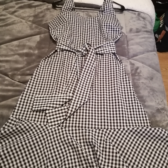 Bundle of 3 Suzy Shier dresses - Picture 6 of 14